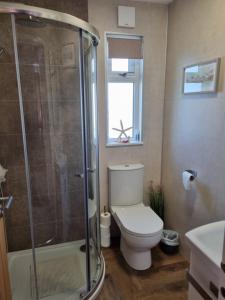Ένα μπάνιο στο Captivatingly Stunning 2-Bed Chalet in Bridlington +21 φωτογραφίες