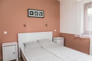 Posteľ alebo postele v izbe v ubytovaní Négy évszak apartmanház