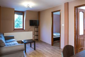 Televízia a/alebo spoločenská miestnosť v ubytovaní Négy évszak apartmanház + 9 fotografií