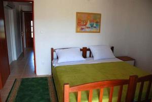 Ліжко або ліжка в номері Apartment in Pašman with Seaview, Balcony, Air condition, WIFI (4663-4)