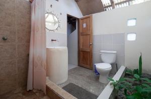 Koupelna v ubytování La Casa Mompiche