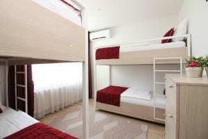 Postel nebo postele na pokoji v ubytování Sarajevo Daily Apartments
