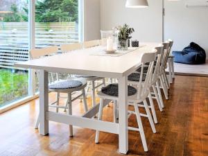 een witte eettafel met witte stoelen bij 5 person holiday home in TRELLEBORG in Trelleborg