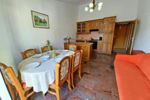 Kuchyňa alebo kuchynka v ubytovaní Villa ANGELIKA