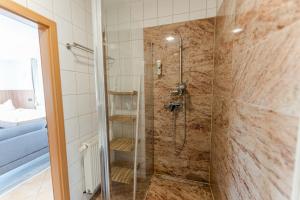 Koupelna v ubytování ElbPension & Ferienwohnung Sächsische Schweiz