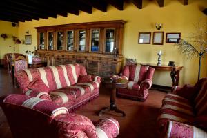 A seating area at Il Castello dei Principi Sanseverino