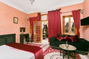 Postel nebo postele na pokoji v ubytování Arabian Riad Marrakech