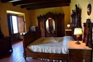 A bed or beds in a room at Il Castello dei Principi Sanseverino