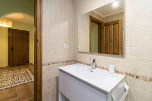 Zdjęcie z galerii obiektu Cantabria Collection - Espectacular casa con piscina pequeña w mieście Bareyo
