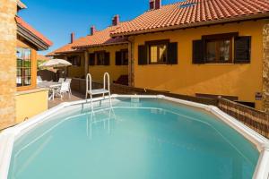 Majoituspaikassa ¡Nuevo! Espectacular casa recién reformada con piscina tai sen lähellä sijaitseva uima-allas