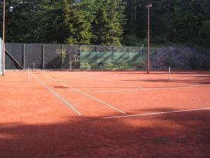 Tenis a/nebo squash v ubytování Camping Pivka Jama Postojna nebo okolí