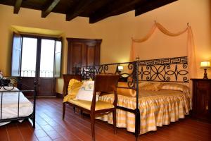 A bed or beds in a room at Il Castello dei Principi Sanseverino