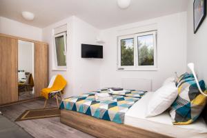 TV a/nebo společenská místnost v ubytování Apartments Jedro