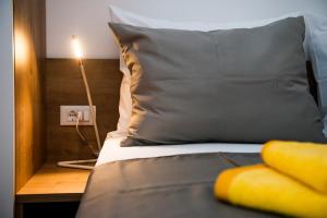 Postel nebo postele na pokoji v ubytování Apartments Jedro