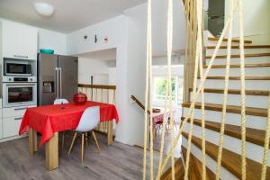 Kuchyň nebo kuchyňský kout v ubytování Apartments Jedro