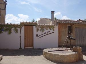 a camera on a tripod in front of a building at Casa Rural Maruja 