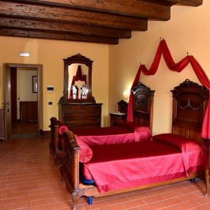 A seating area at Il Castello dei Principi Sanseverino