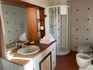 A bathroom at Il Castello dei Principi Sanseverino