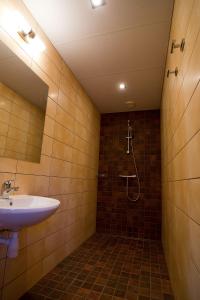 a bathroom with a sink and a shower at Dirhami Guesthouse in Dirhami