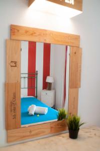 a bedroom with a bed in a wooden frame at Jho'La Surf Camp in Luz