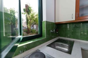 Kuchyňa alebo kuchynka v ubytovaní Apartment Kukljica 5 + 37 fotografií