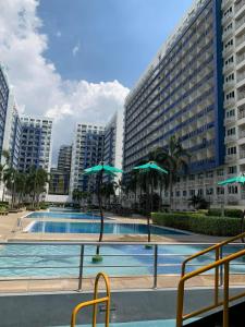 Bazén v ubytování Wind and Sea at Sea Residences nebo v jeho okolí