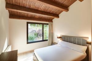 A bed or beds in a room at Apartamentos Masella 1600