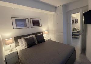 Un pat sau paturi într-o cameră la Apartment Central