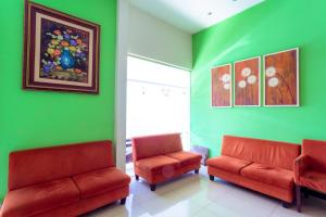 A seating area at Ardhya Guesthouse Syariah by ecommerceloka