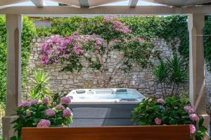 Vonkajšia záhrada v ubytovaní Villa Stone Pearl