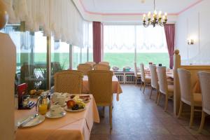En restaurang eller annat matställe på Hotels Haus Waterkant & Strandvilla Eils