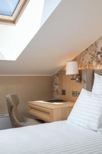 Cama ou camas em um quarto em CALVARY Hotel & Restaurant Vilnius