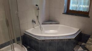 Kúpeľňa v ubytovaní Ferienwohnung Appesbacher + 2 fotografie