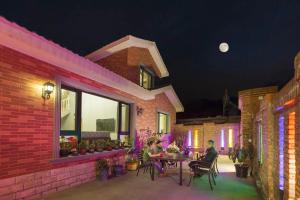 Beijing Mutianyu Great Wall Wangshanyuan Homestay的庭院或其他户外区域