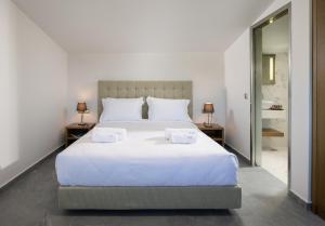 Postel nebo postele na pokoji v ubytování Terra Olivia Luxury Villas and Suites + 37 fotografií