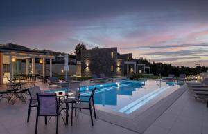 Piscine de l'établissement Terra Olivia Luxury Villas and Suites ou située à proximité