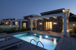 Piscine de l'établissement Terra Olivia Luxury Villas and Suites ou située à proximité