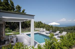 Piscine de l'établissement Terra Olivia Luxury Villas and Suites ou située à proximité