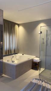 Koupelna v ubytování Korpa Deli Rooms SPA