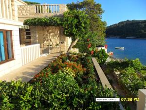 Gallery image of Beachfront house Pope B&B in Selca +36 photos