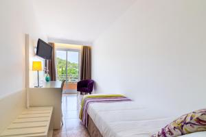Postel nebo postele na pokoji v ubytování Hotel Venecia Paguera