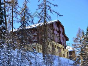 a building on a hill with snow covered trees at Appartement Bellentre, 2 pièces, 5 personnes - FR-1-329-23 in Bellentre