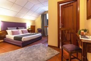 Postel nebo postele na pokoji v ubytování Corsaro Etna Hotel&SPA
