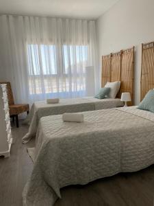 מיטה או מיטות בחדר ב-Luxury River View House