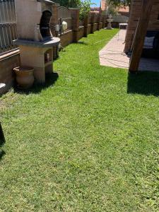 Zahrada ubytování Chalet moderno con PISCINA en Calafell