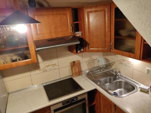 Kuchyňa alebo kuchynka v ubytovaní Mieszkanie / Apartament centrum blisko szlaków i wyciągów !!! + 33 fotografií
