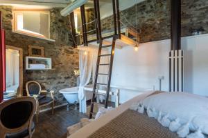 Posteľ alebo postele v izbe v ubytovaní La Civera - Nesso Lake Como by Rent All Como
