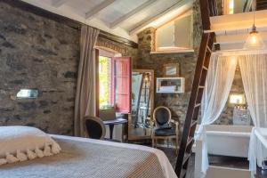 Posteľ alebo postele v izbe v ubytovaní La Civera - Nesso Lake Como by Rent All Como