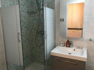 a bathroom with a shower and a sink at Studio Montgenèvre, 1 pièce, 5 personnes - FR-1-445-32 in Montgenèvre