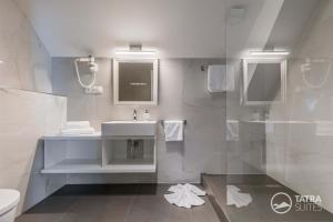 Koupelna v ubytování TATRA SUITES Boutique Suites Deforte Star View 302